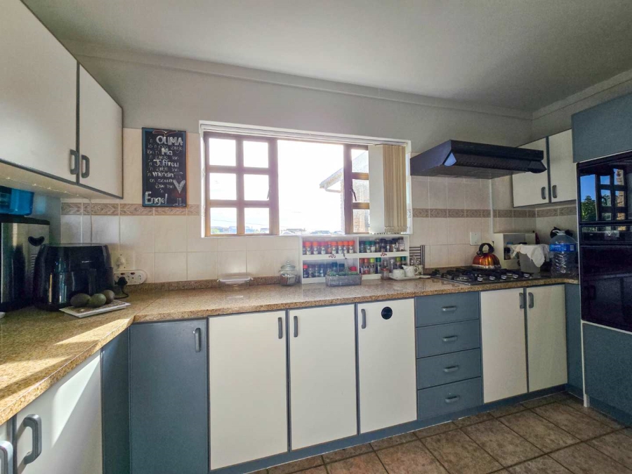 5 Bedroom Property for Sale in Stilbaai Wes Western Cape